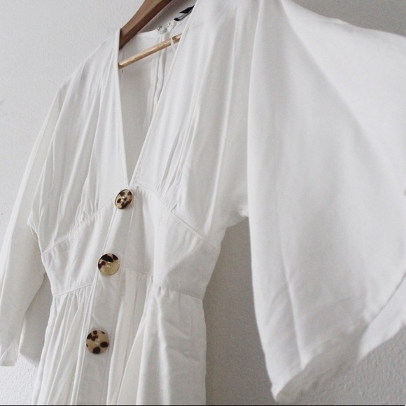 NWT LuLu’s White V Neck Flowy Wide Arm Dress L811 - Picture 3 of 7